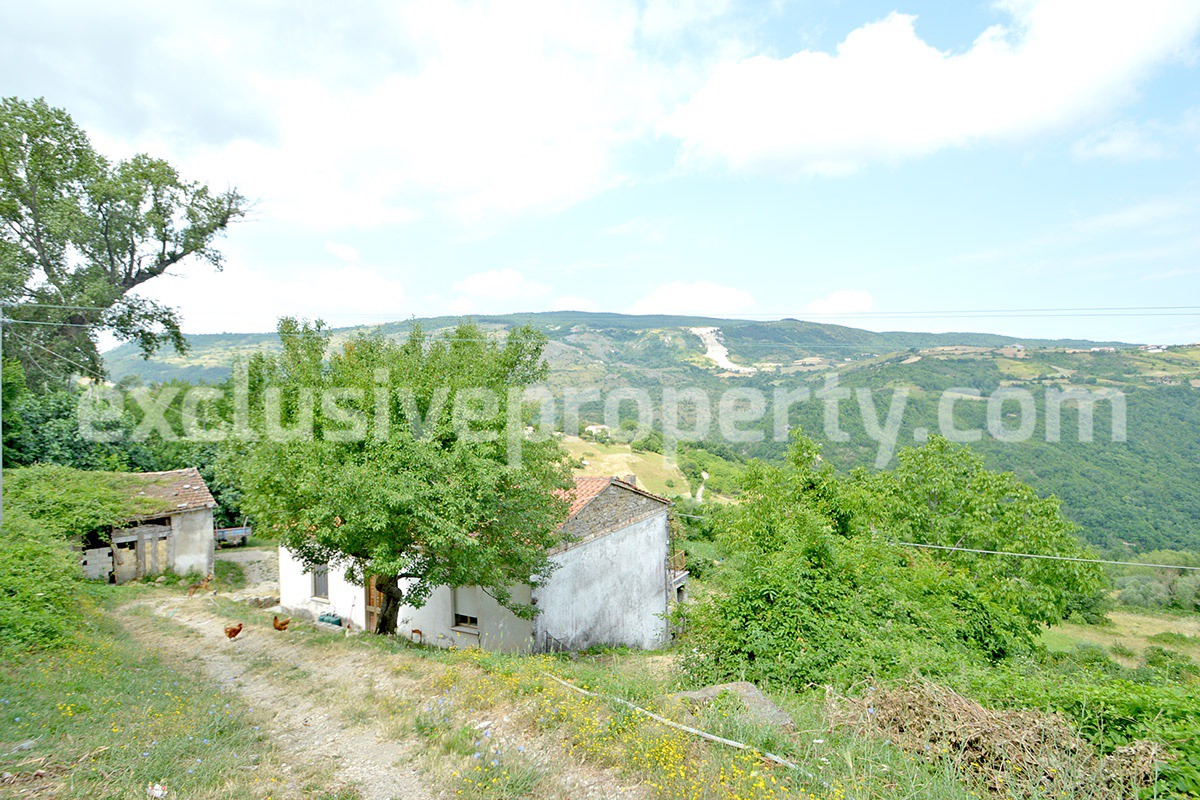 Character country house in stone for sale in Abruzzo 3