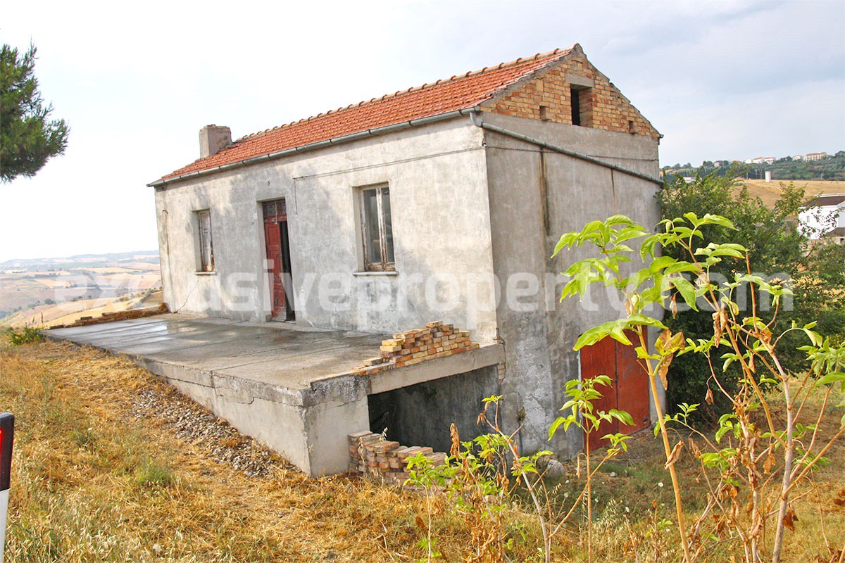Cottage with land to renovate for sale with hills view in Scerni - Abruzzo