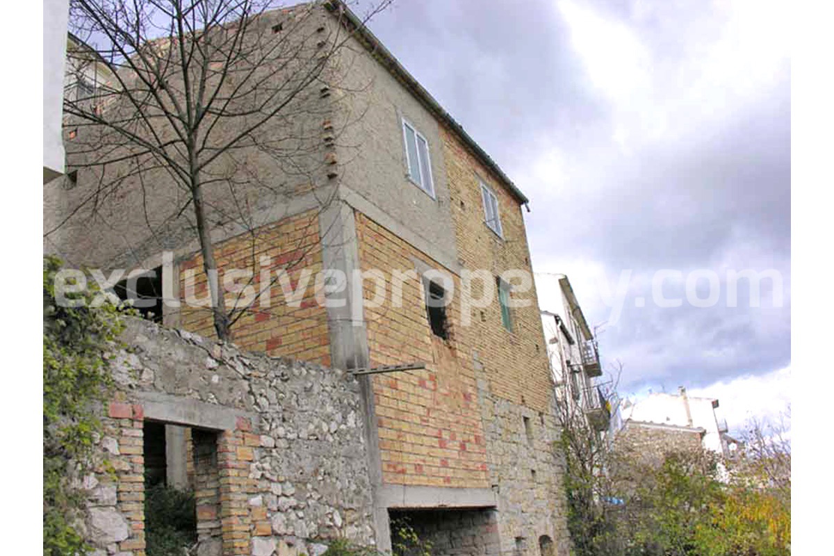 Lovely town house for sale with garden in Montazzoli - Abruzzo 1