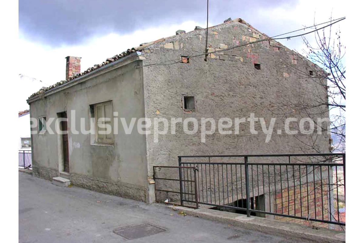 Lovely town house for sale with garden in Montazzoli - Abruzzo 2