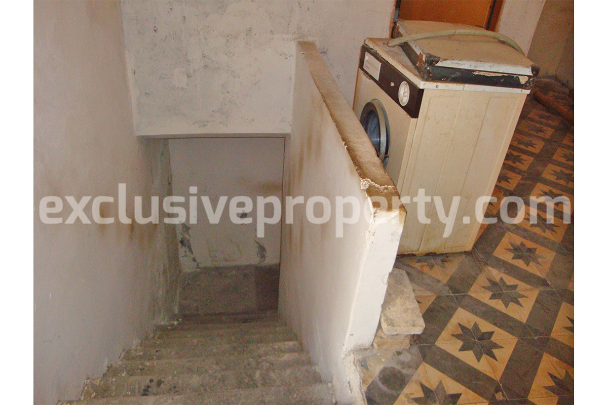Habitable house with garage and sea view for sale in Montazzoli - Italy 17
