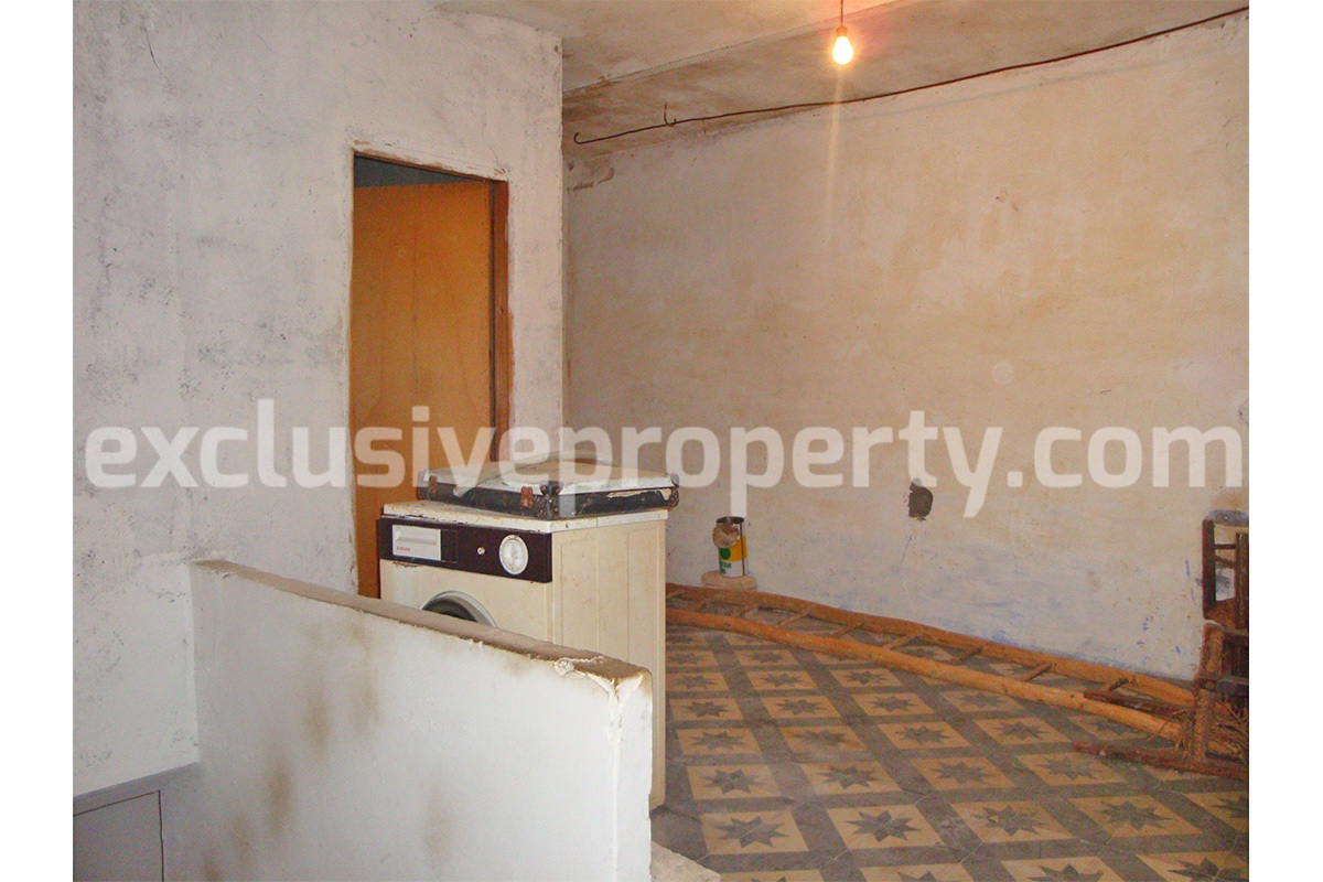Habitable house with garage and sea view for sale in Montazzoli - Italy 18