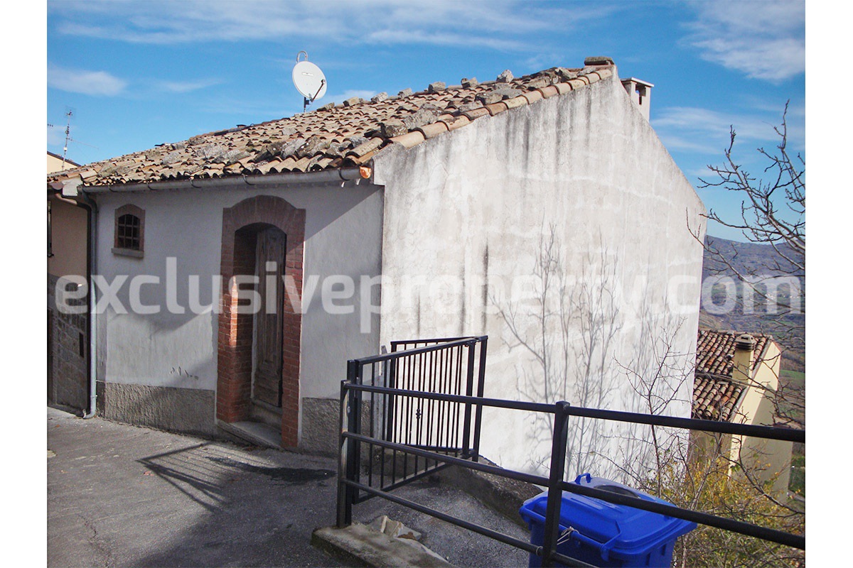 Habitable house with garage and sea view for sale in Montazzoli - Italy 27