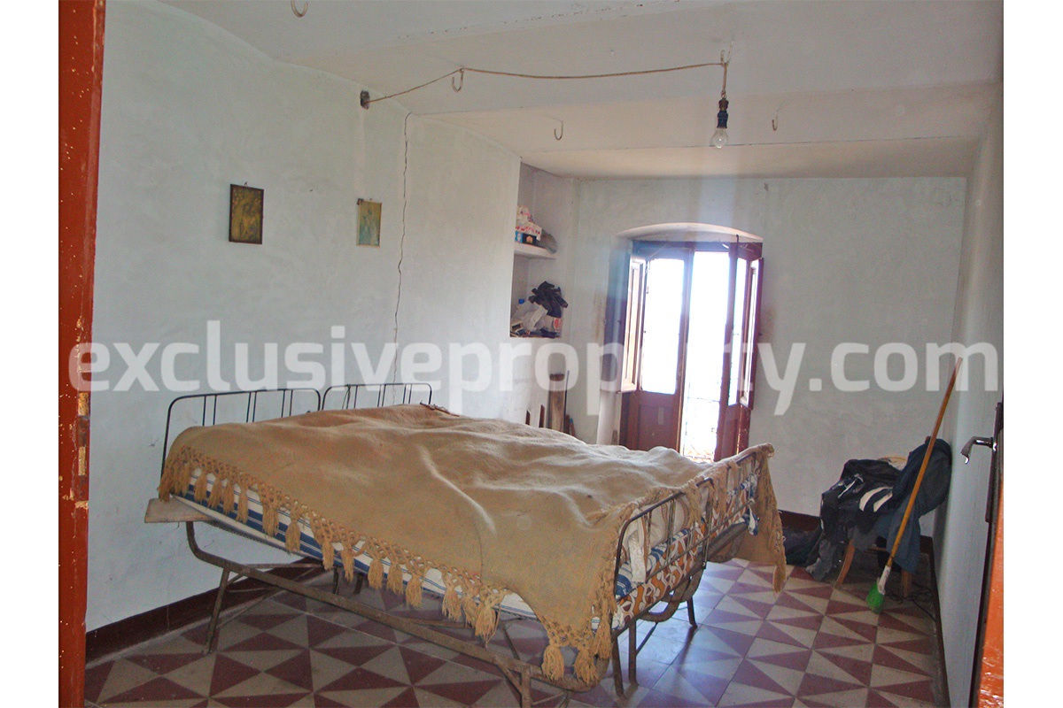 Habitable house with garage and sea view for sale in Montazzoli - Italy 12