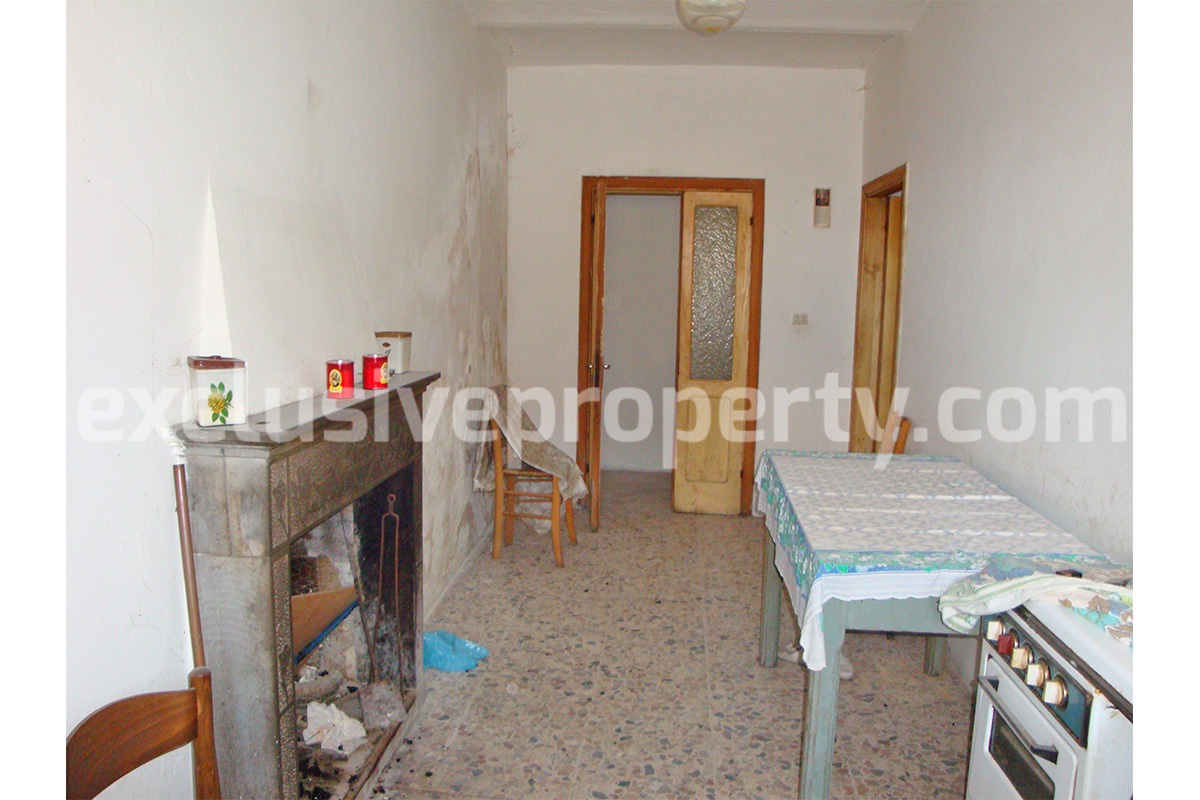 Habitable house with garage and sea view for sale in Montazzoli - Italy 10