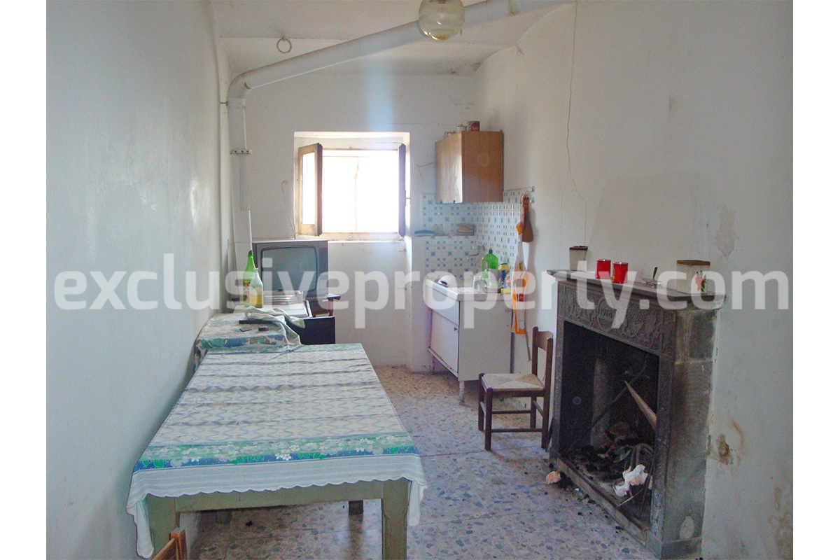 Habitable house with garage and sea view for sale in Montazzoli - Italy