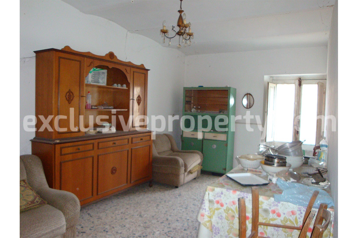 Habitable house with garage and sea view for sale in Montazzoli - Italy 8