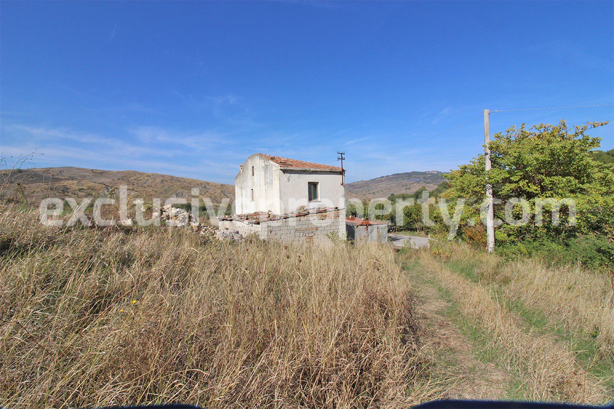 Property with garden for low cost for sale in Abruzzo - Italy