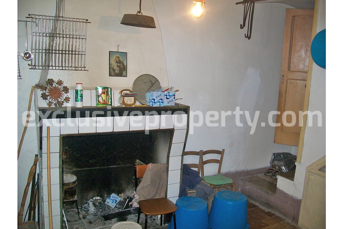 Stone town house with mountain views for sale in Fraine - Abruzzo