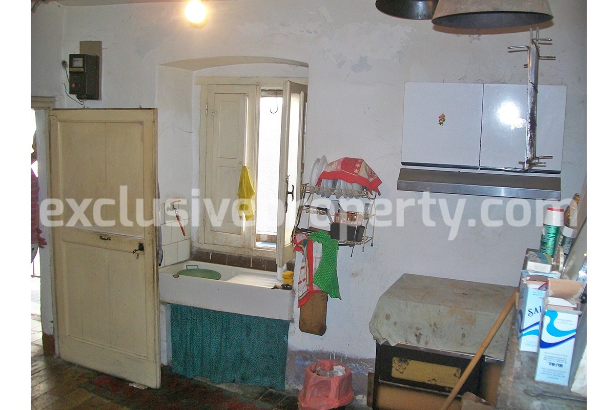 Stone town house with mountain views for sale in Fraine - Abruzzo
