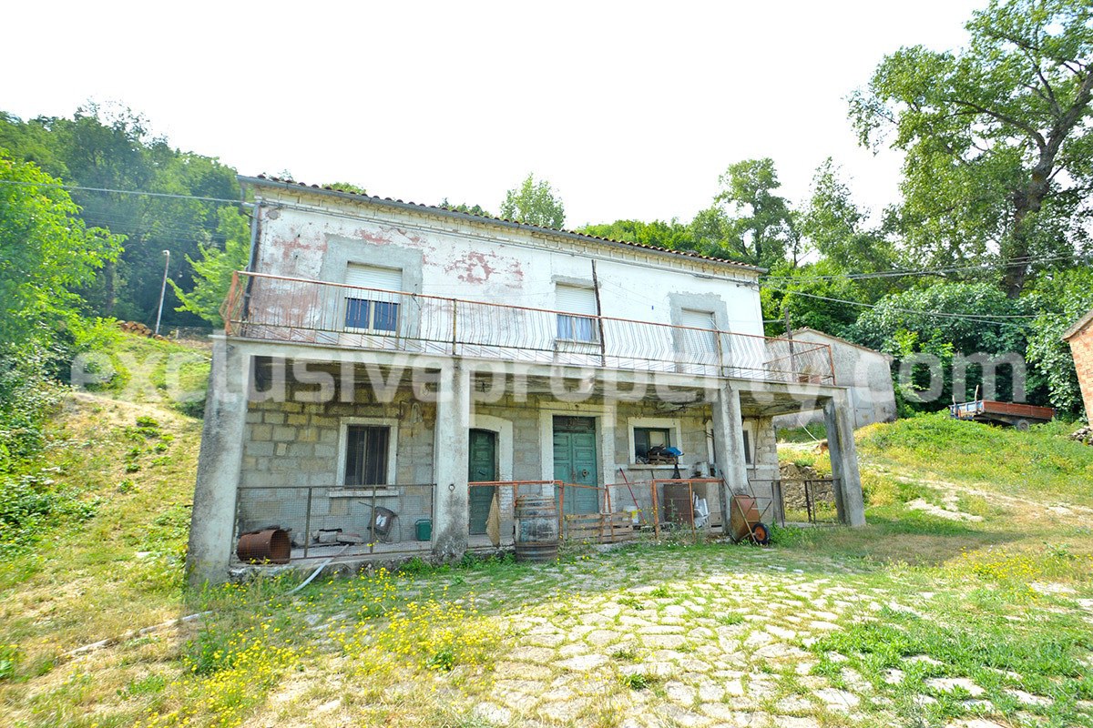 Character country house in stone for sale in Abruzzo 2