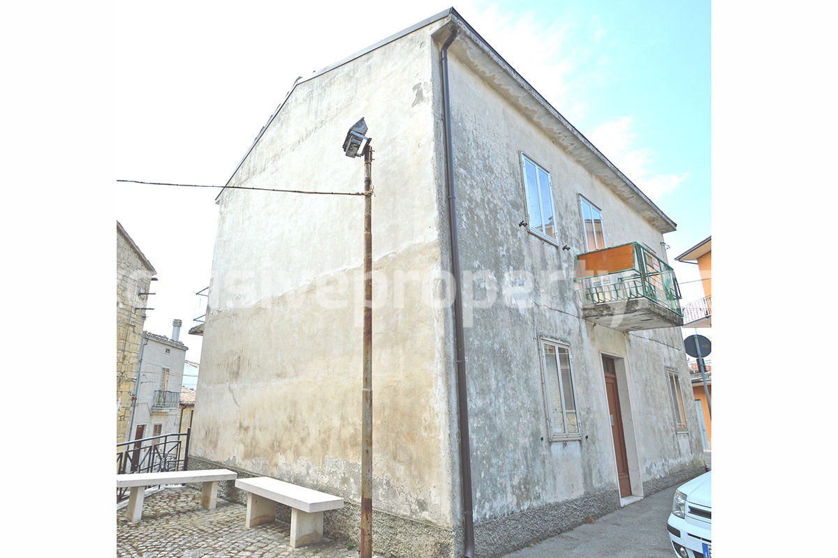 Habitable spacious house with cellar for sale in Abruzzo 2
