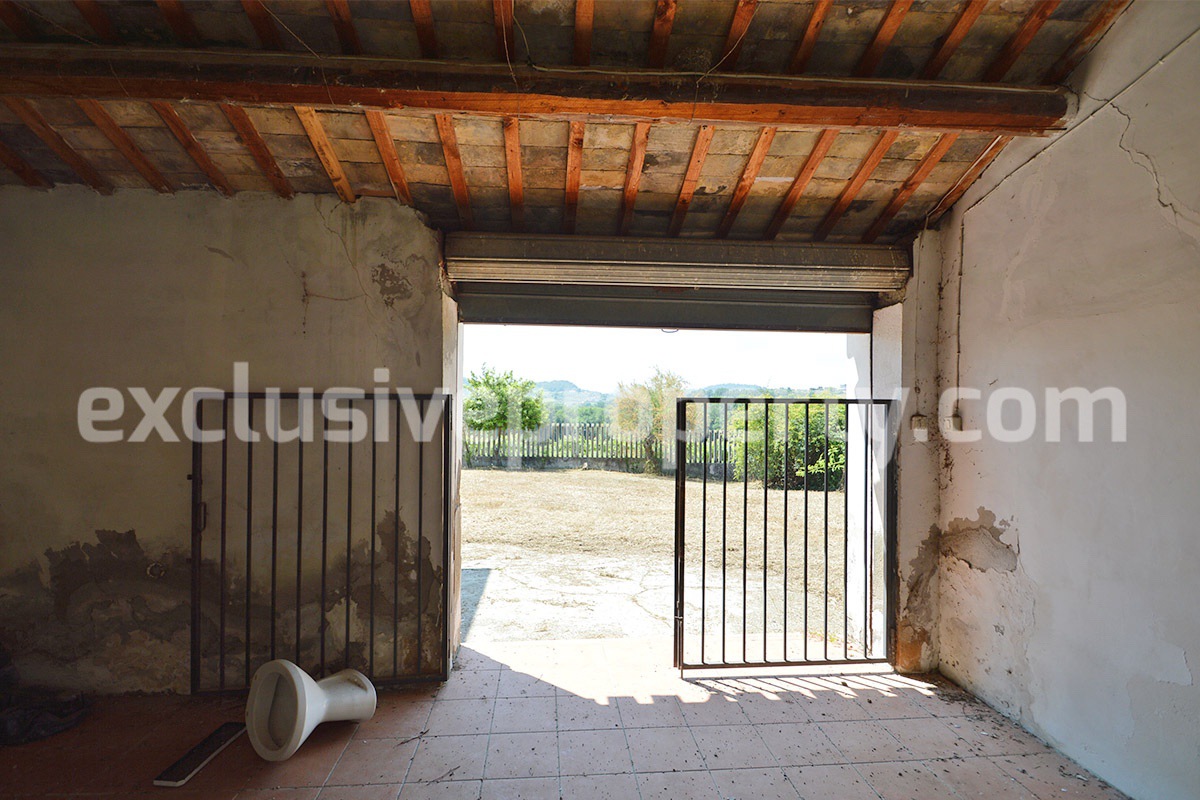 House with terrace veranda garages and 3 hectares of vineyard for sale Abruzzo