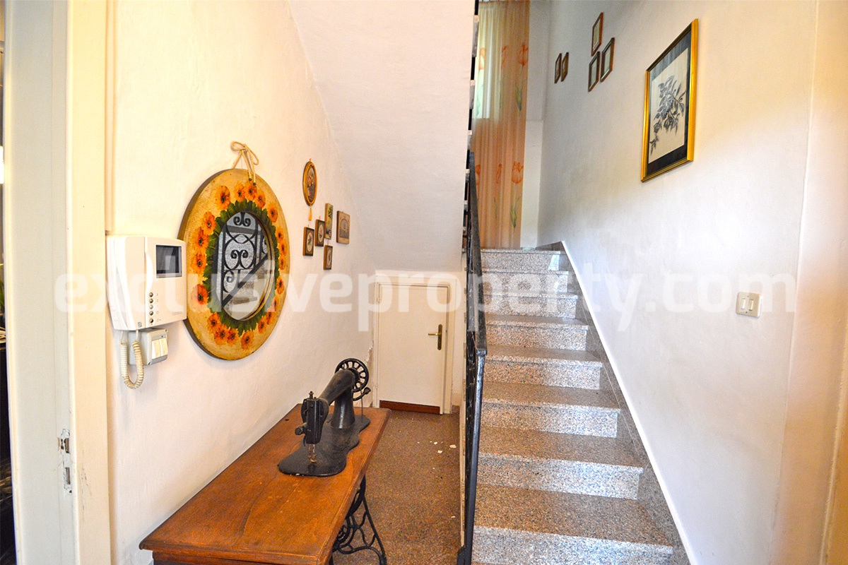 House with terrace veranda garages and 3 hectares of vineyard for sale Abruzzo