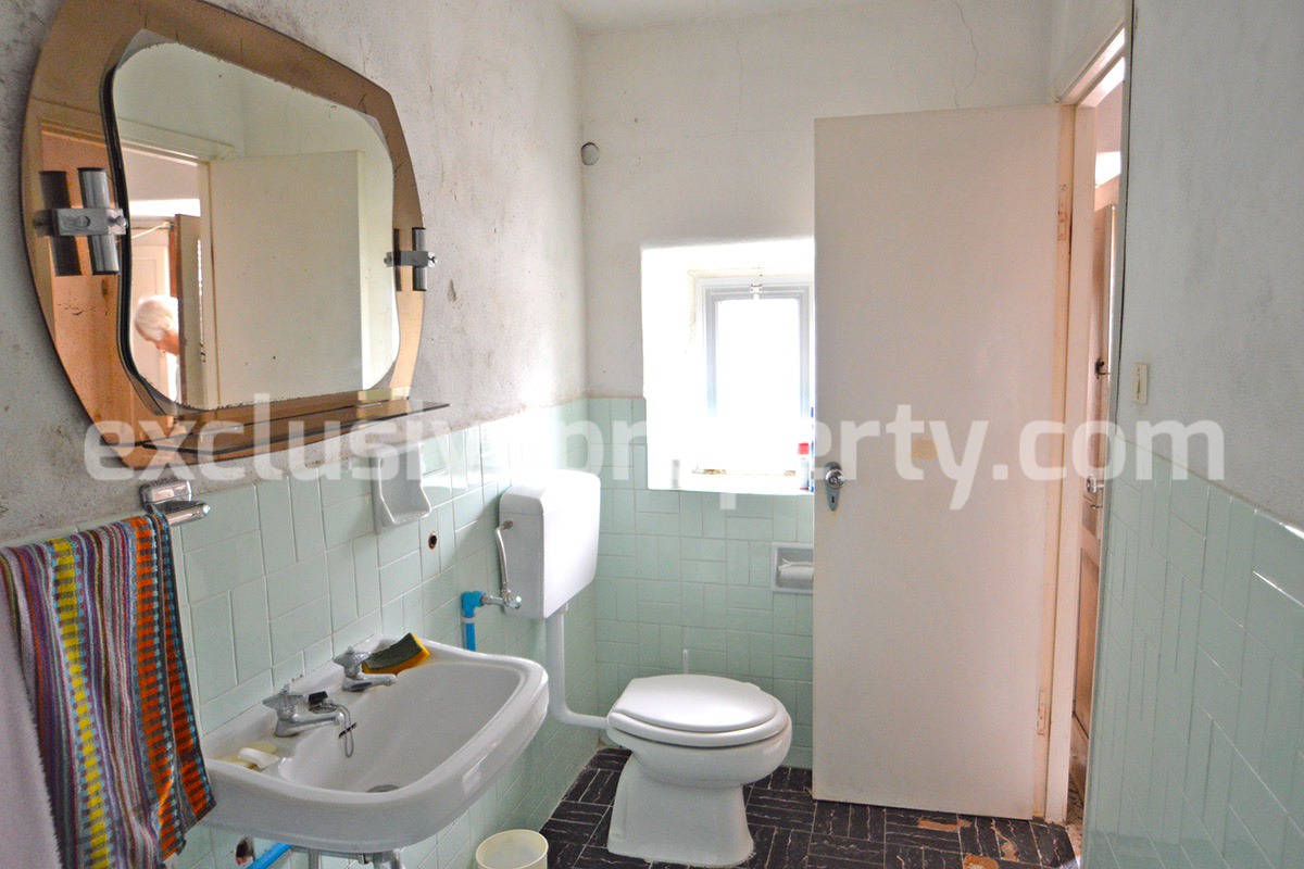 Habitable spacious house with cellar for sale in Abruzzo 12