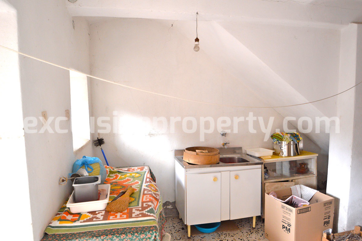Habitable spacious house with cellar for sale in Abruzzo 13