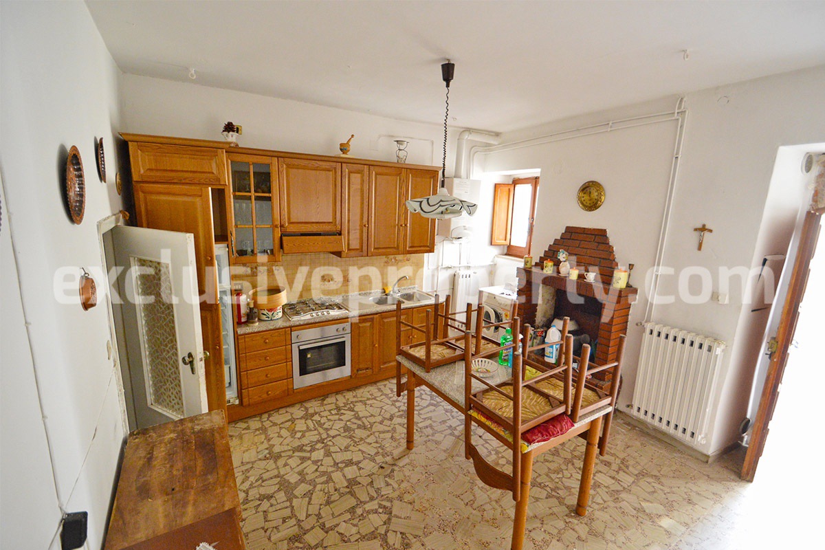 House in good condition for sale in Abruzzo Italy 3