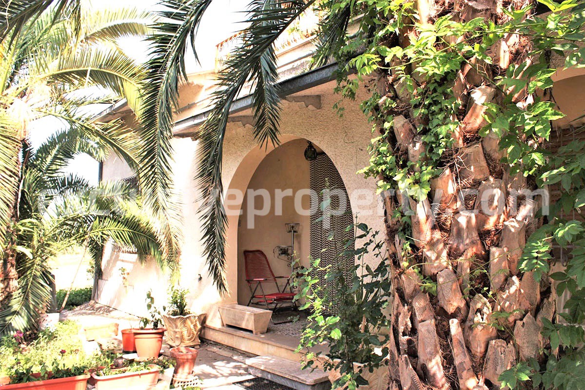 Spacious house with garden and two terraces for sale in the Abruzzo Region 4