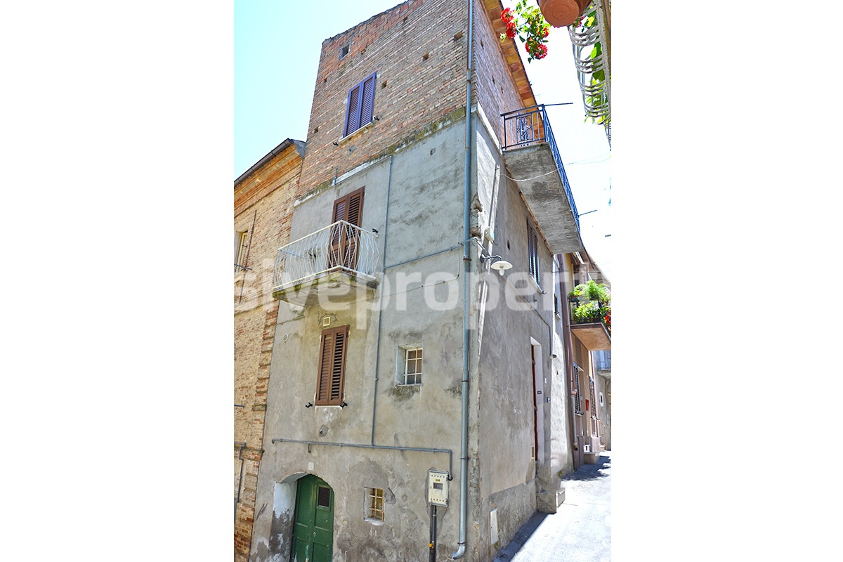Rustic brick town house for sale near the sea in Monteodorisio - Abruzzo