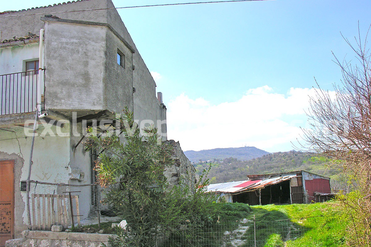 Habitable house with land - garden and terrace for sale in Abruzzo