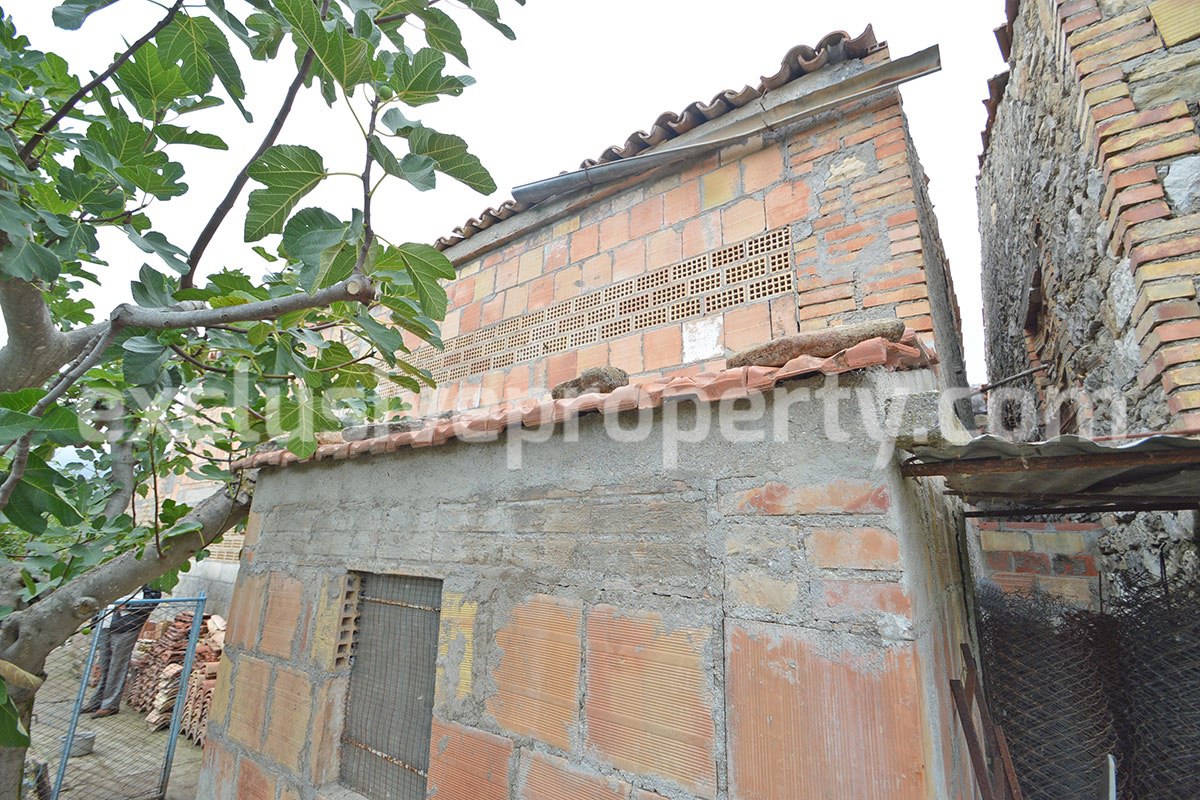 Habitable house with land and outbuildings for sale in Italy 14