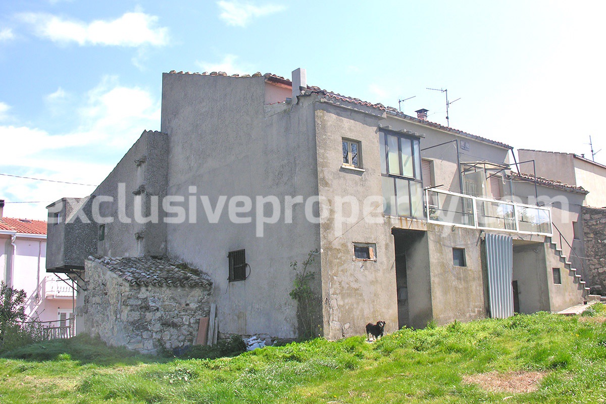 Habitable house with land - garden and terrace for sale in Abruzzo