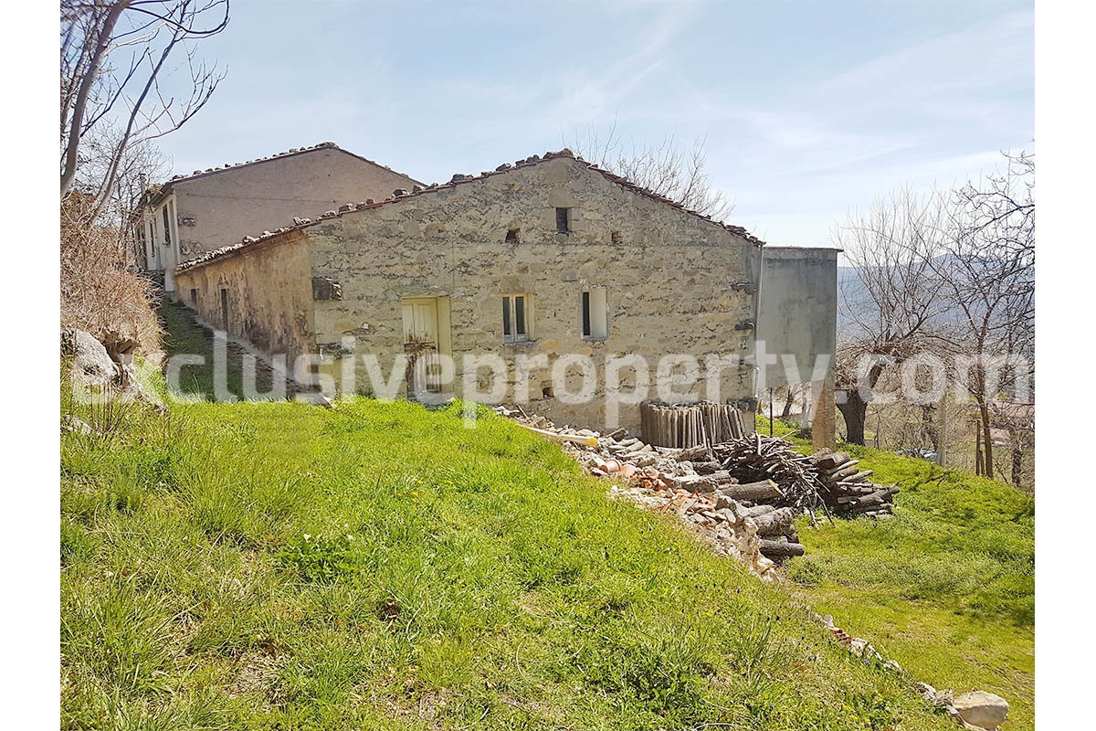 Old stone cottage with garden for sale in Abruzzo - Italy - village Tornareccio 1