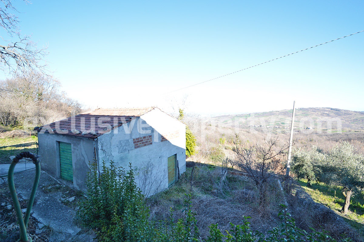 House with land of about 2600 sq m and barn for sale in Abruzzo - Italy 19