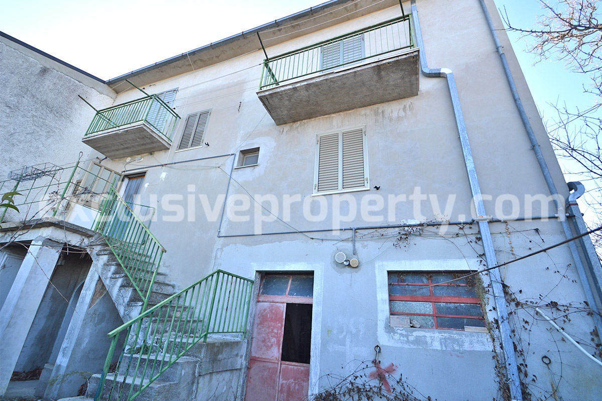 House with land of about 2600 sq m and barn for sale in Abruzzo - Italy 14