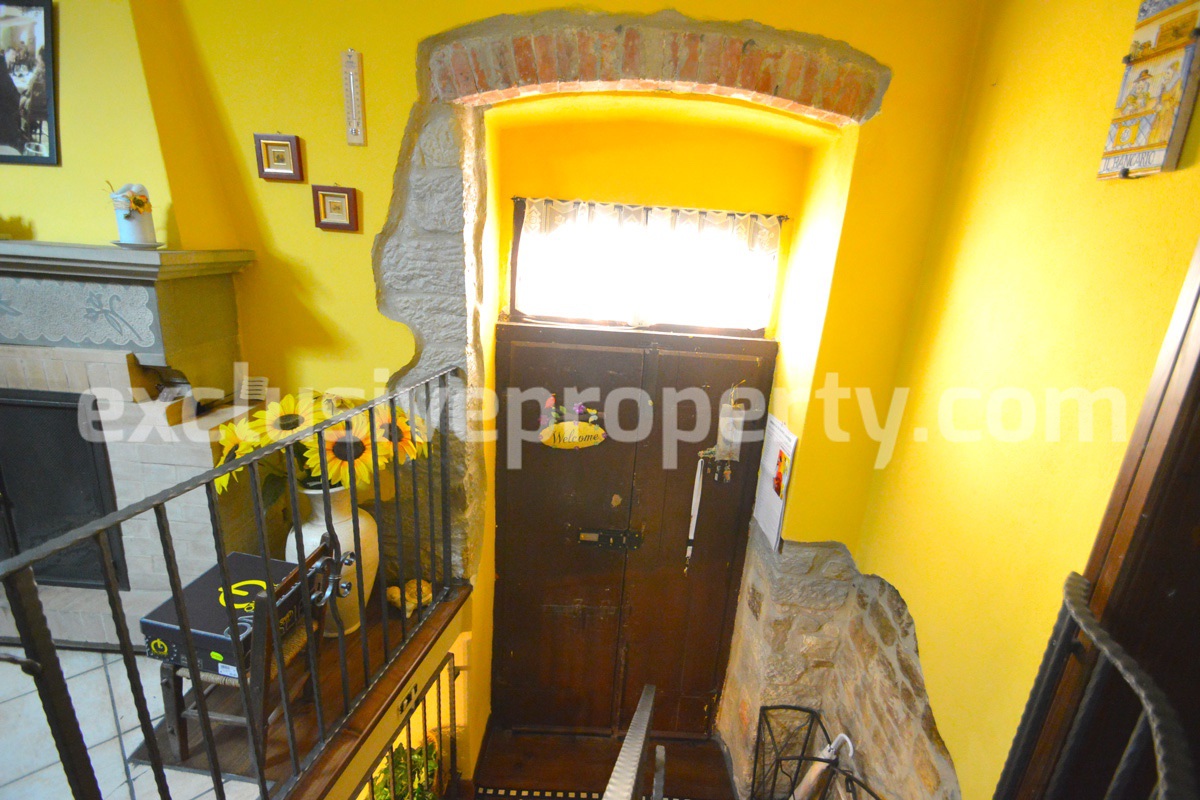Renovated stone house with hobby room for sale in Abruzzo