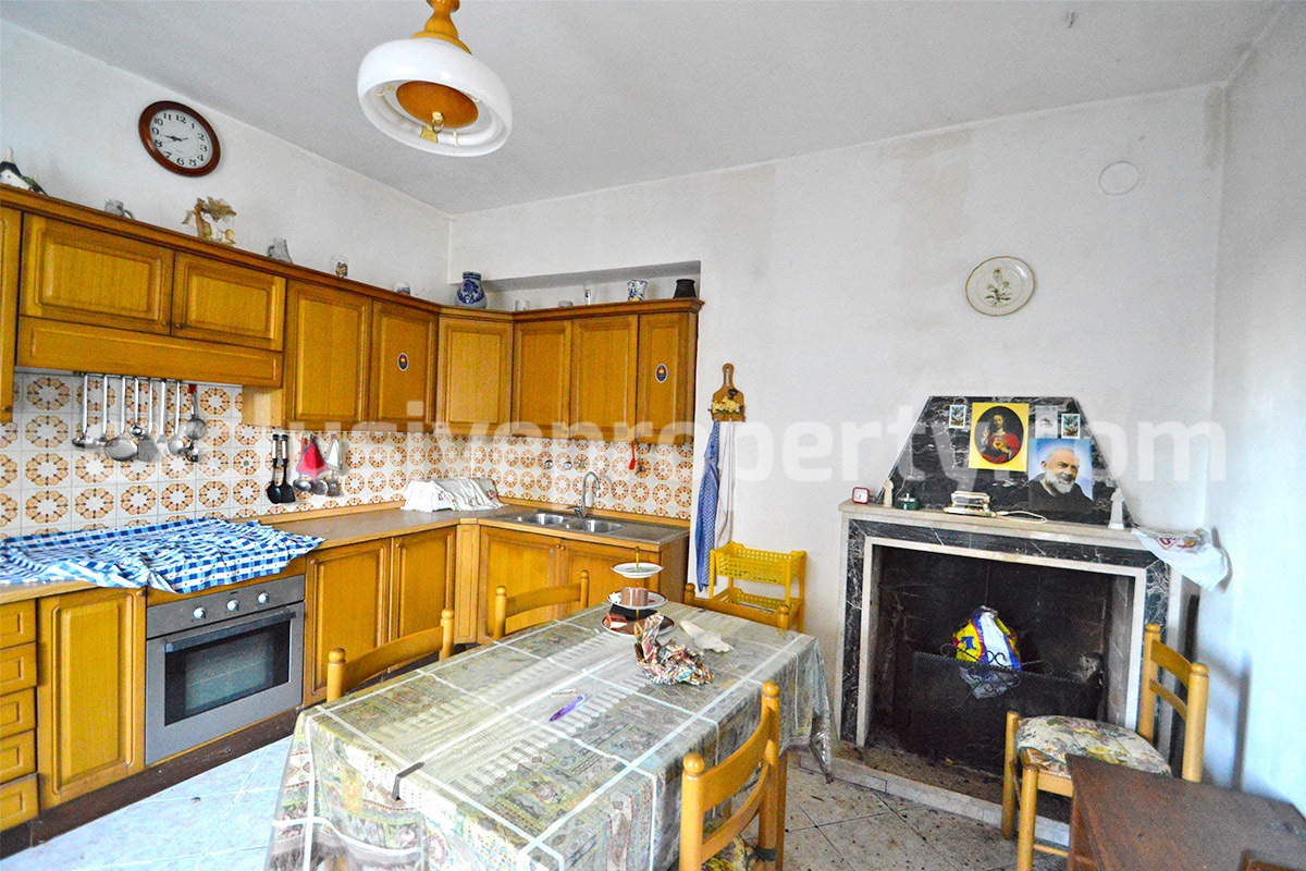 Habitable house on two floors with garden - land and garage for sale in Abruzzo
