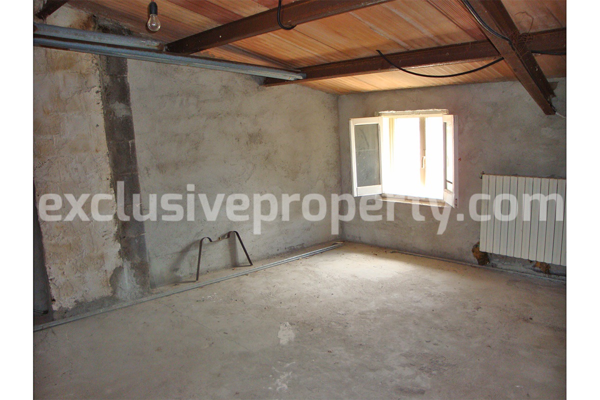 Spacious house with garage for sale in Montazzoli - Abruzzo