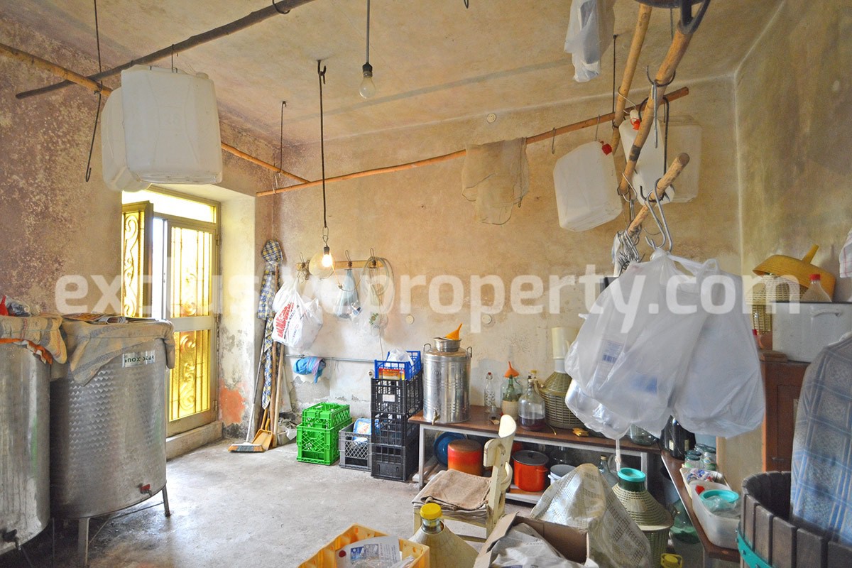 Habitable house with land and outbuildings for sale in Italy 44