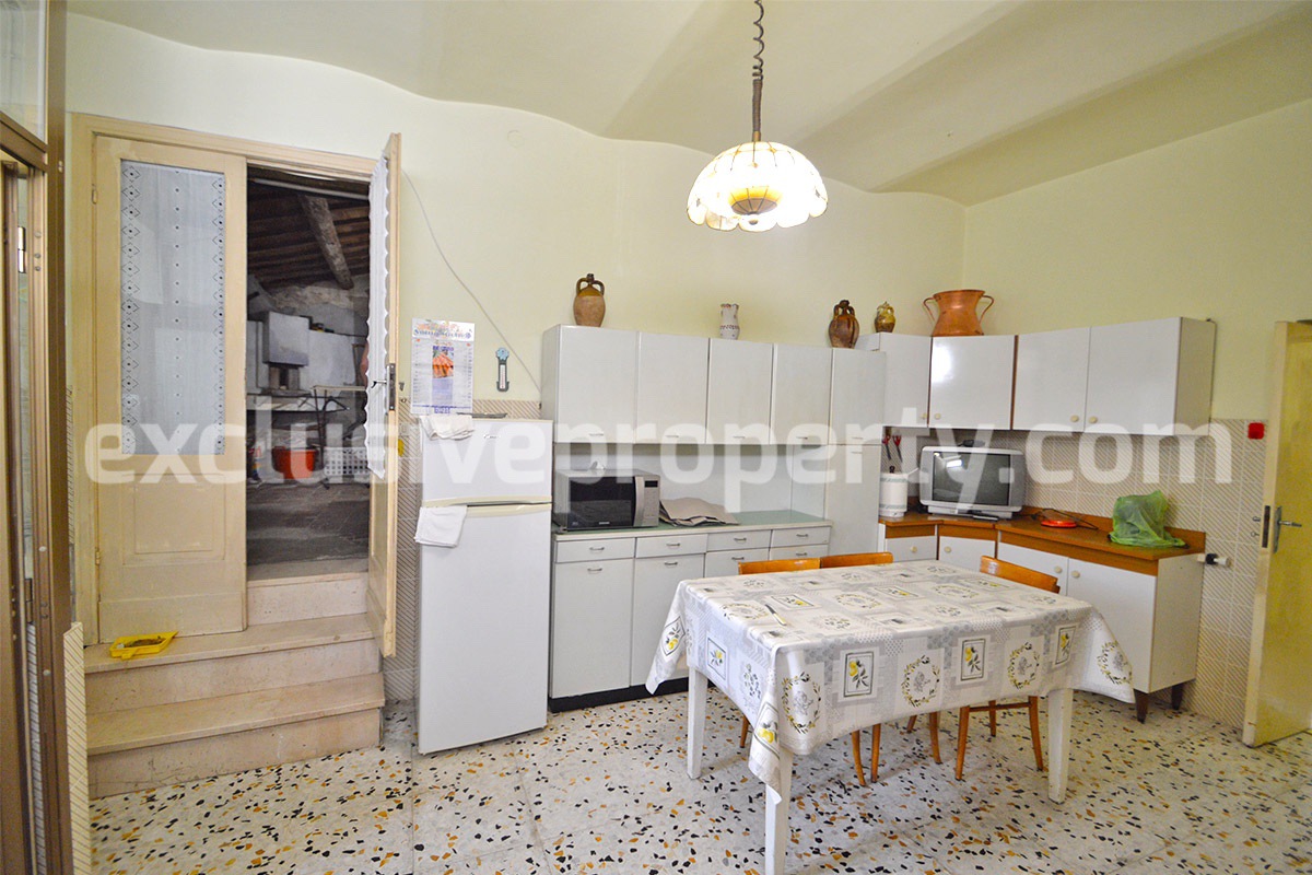 Period stone house near the coast for sale in Molise 14