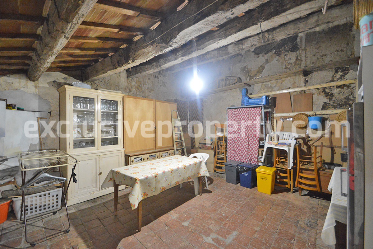 Period stone house near the coast for sale in Molise 18