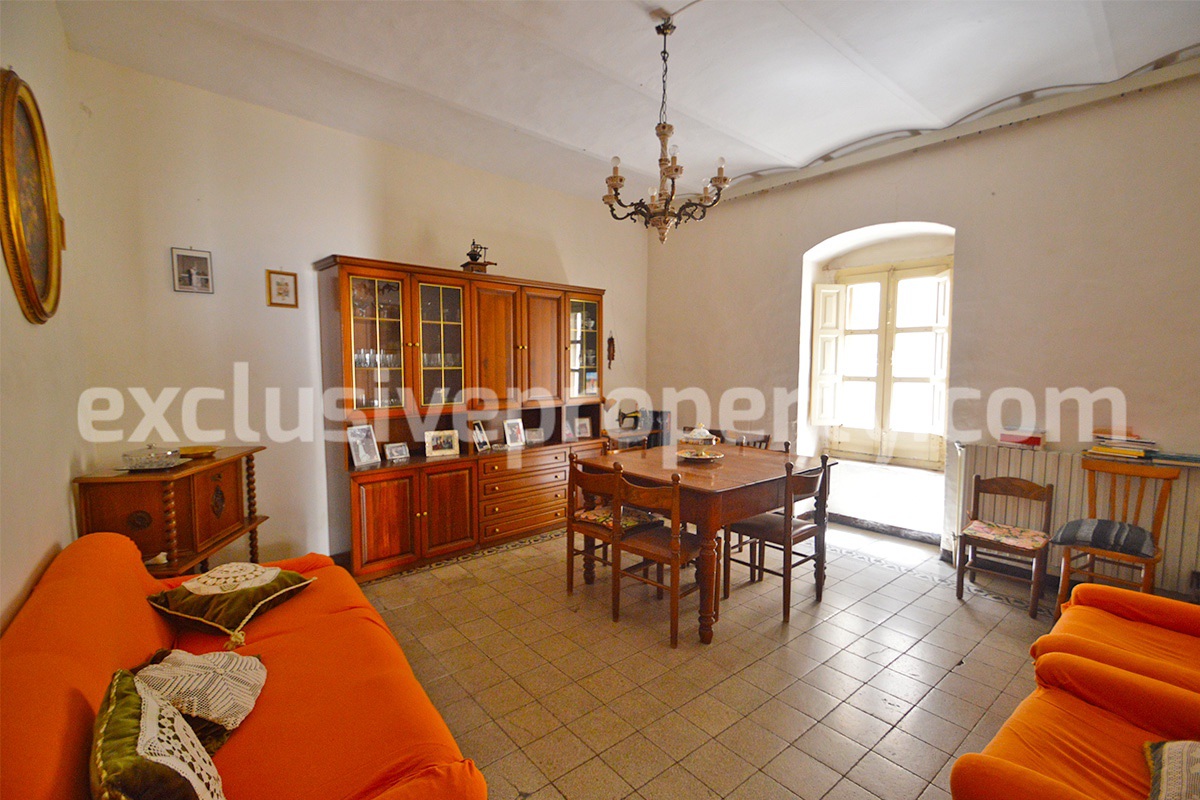 Period stone house near the coast for sale in Molise 20