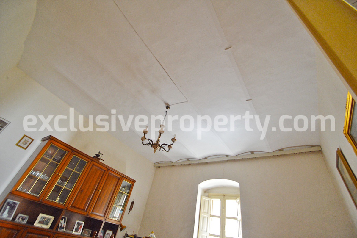 Period stone house near the coast for sale in Molise 24