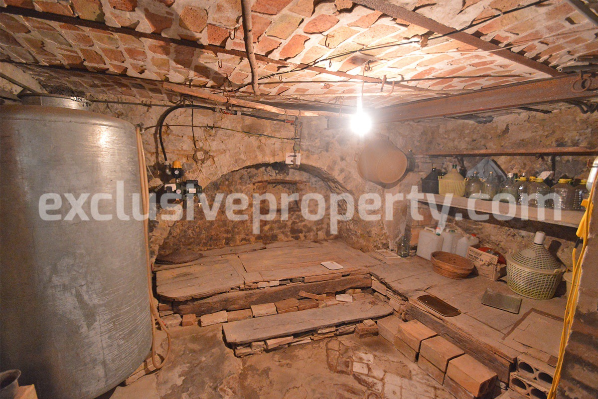 Period stone house near the coast for sale in Molise 29