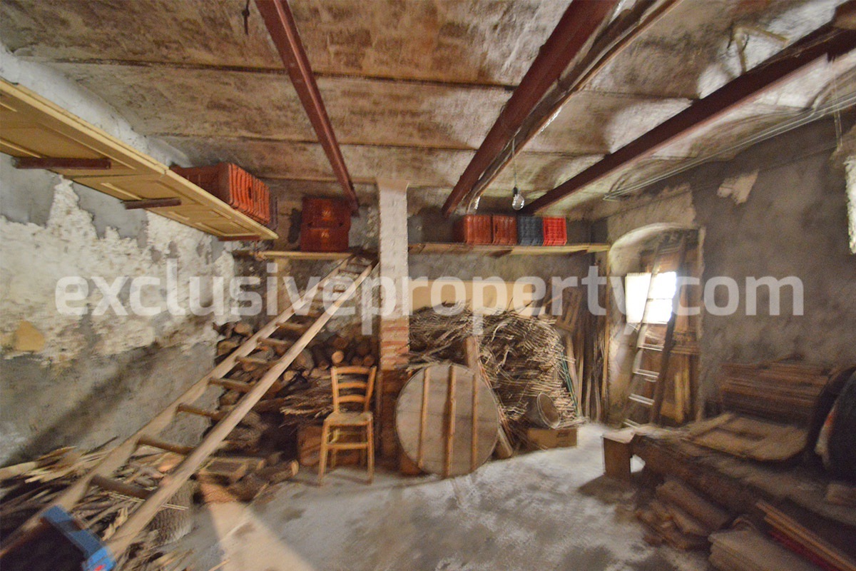 Period stone house near the coast for sale in Molise 31