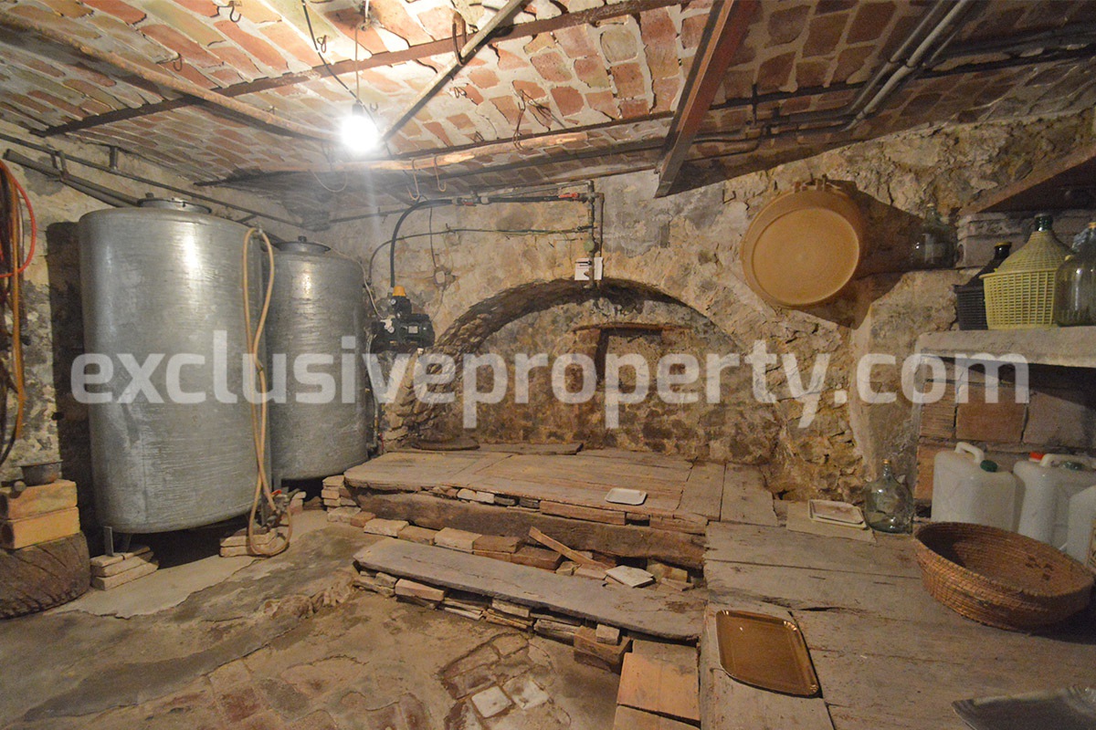 Period stone house near the coast for sale in Molise 32