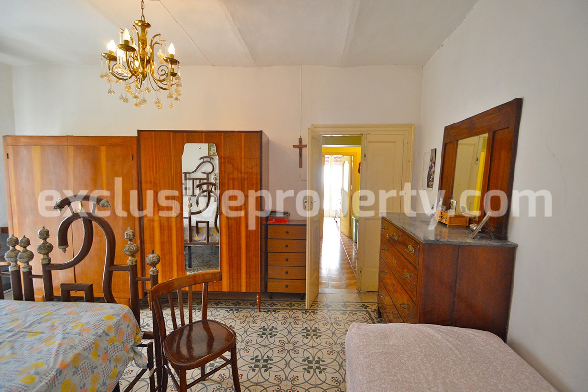 Period stone house near the coast for sale in Molise 51
