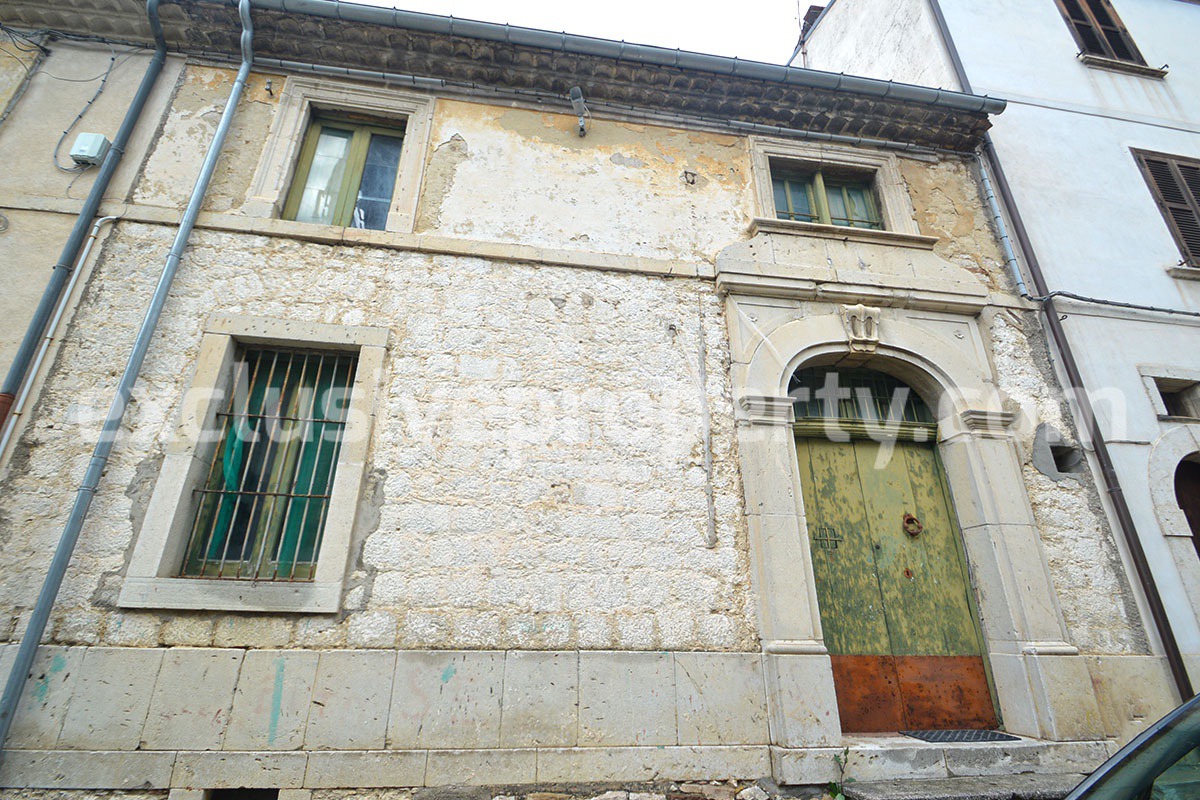 Large stone building for sale in Castropignano - Molise