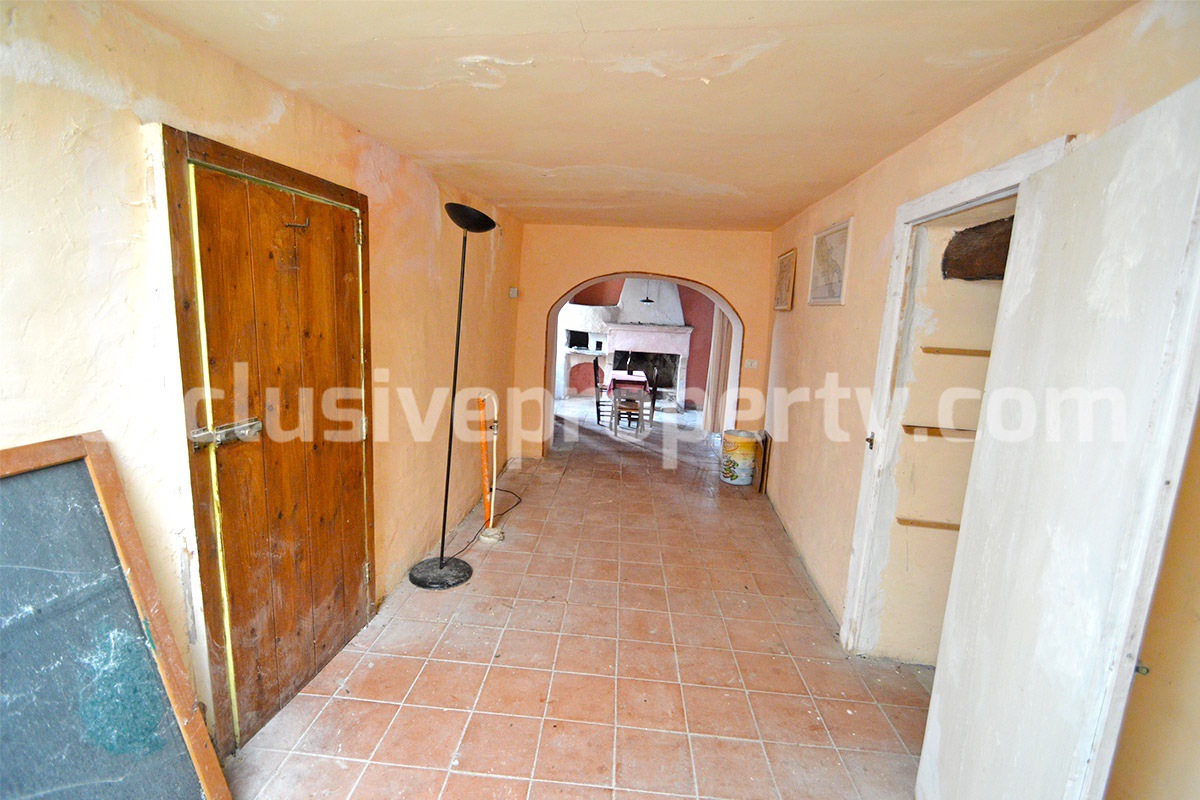 Panoramic stone house with terrace for sale in Molise - Castropignano