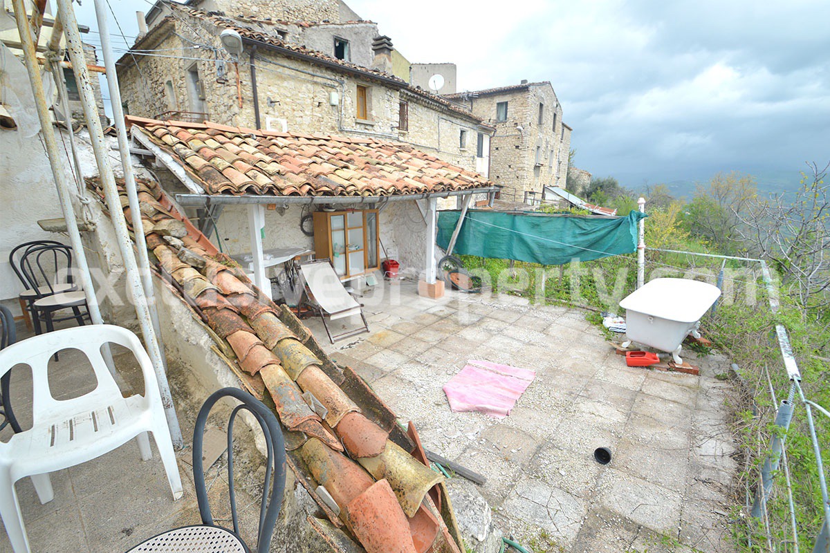 Panoramic stone house with terrace for sale in Molise - Castropignano
