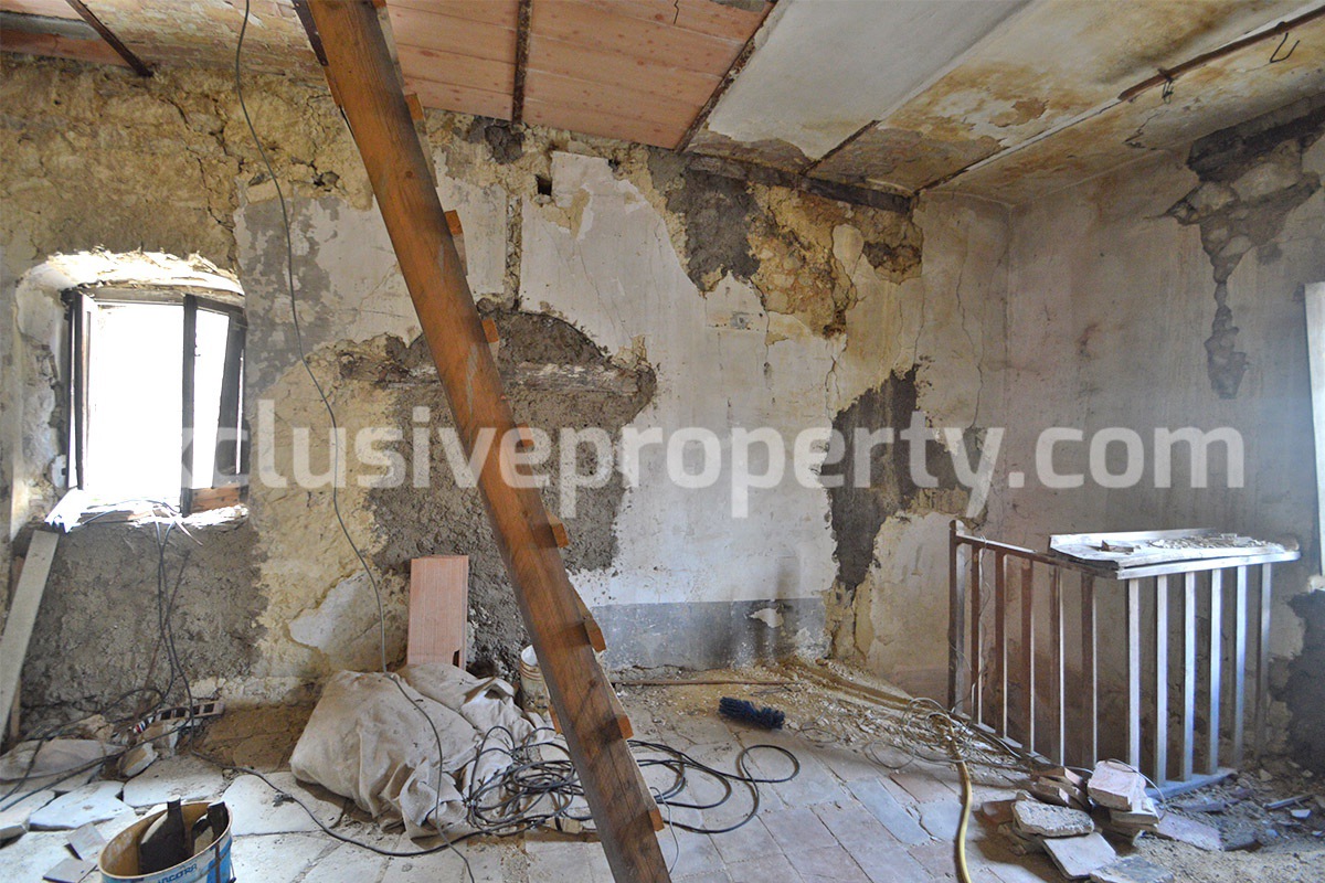 Character large stone house with terrace for sale in Molise