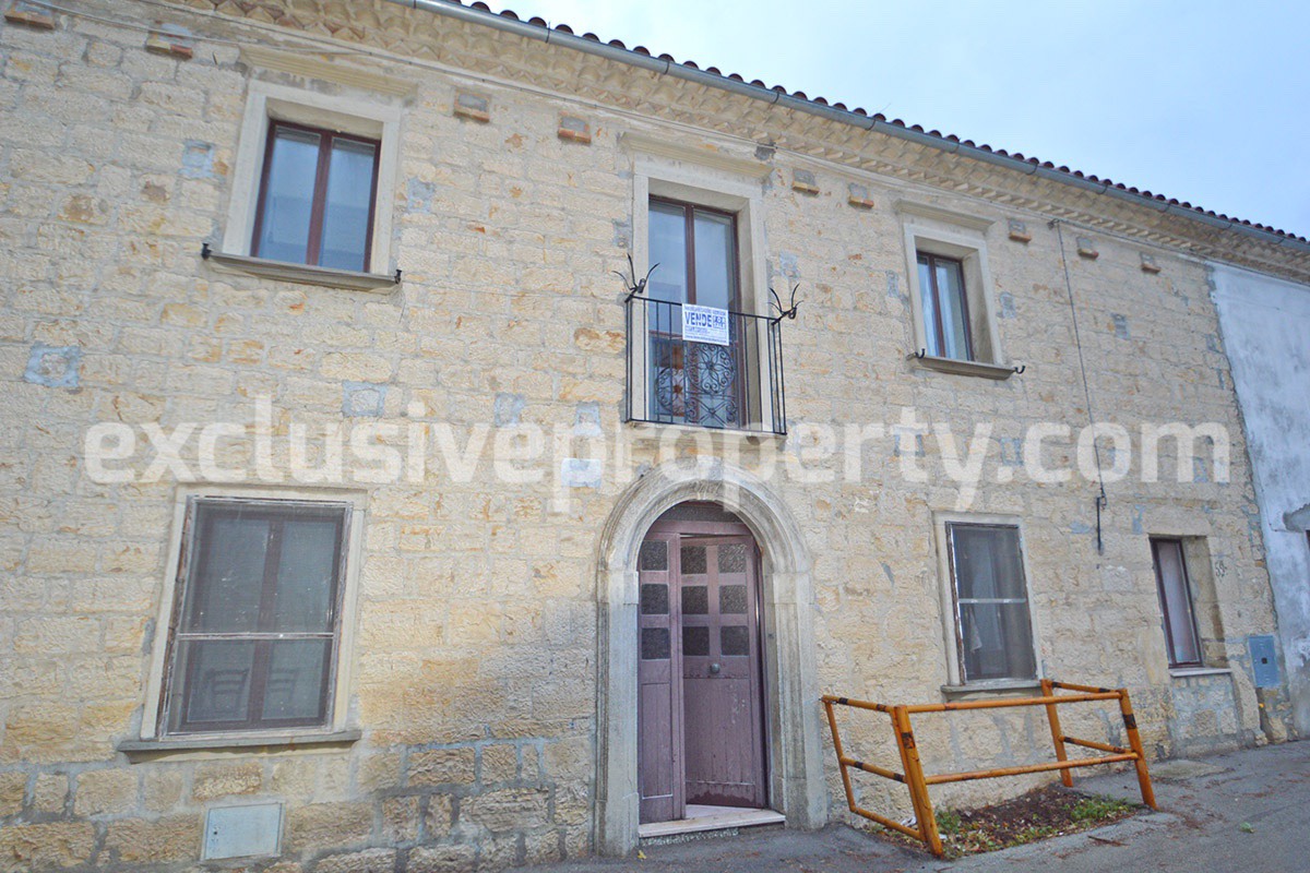 Ancient stone house with building garden for sale in Abruzzo 3