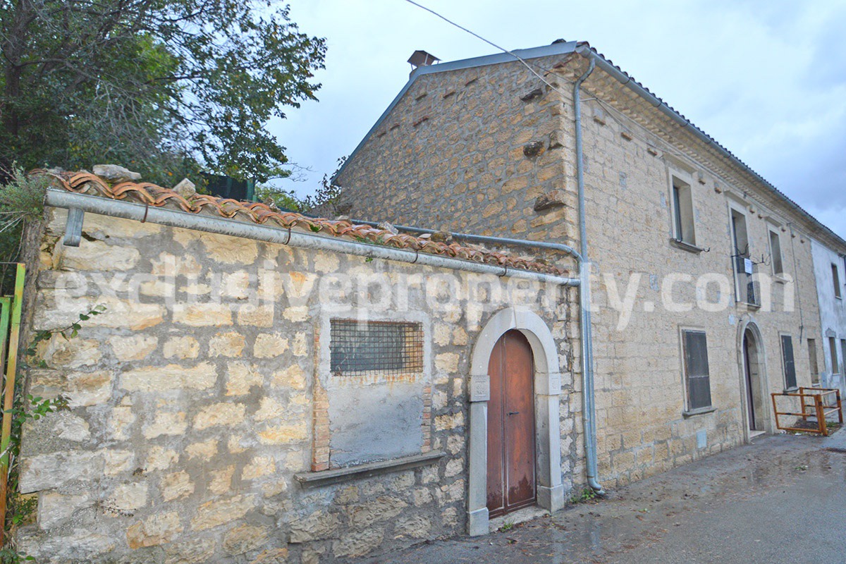 Ancient stone house with building garden for sale in Abruzzo 2