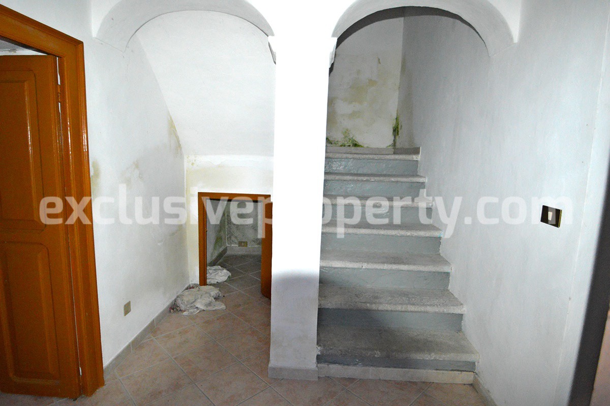 Ancient stone house with building garden for sale in Abruzzo 8
