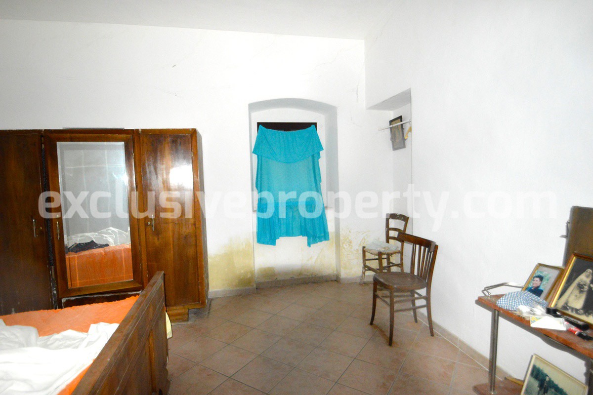 Ancient stone house with building garden for sale in Abruzzo 12