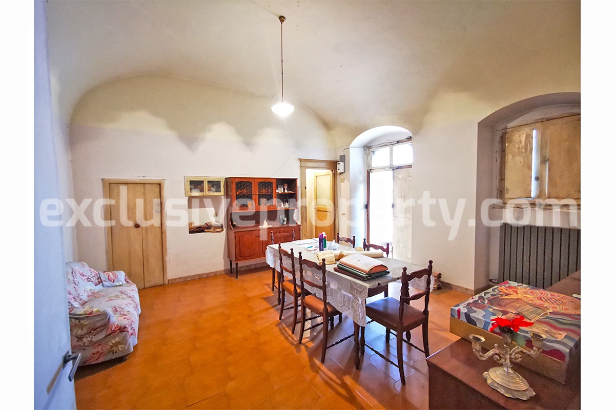 Village house with land and terrace for sale in Torella del Sannio - Molise